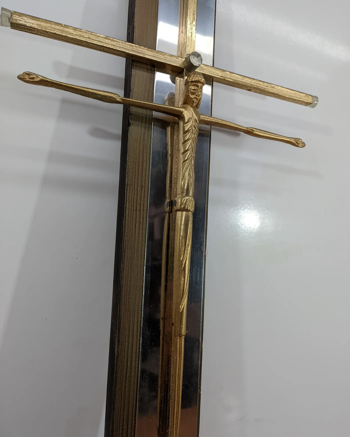 Cristo de madera y bronce - imagen 4