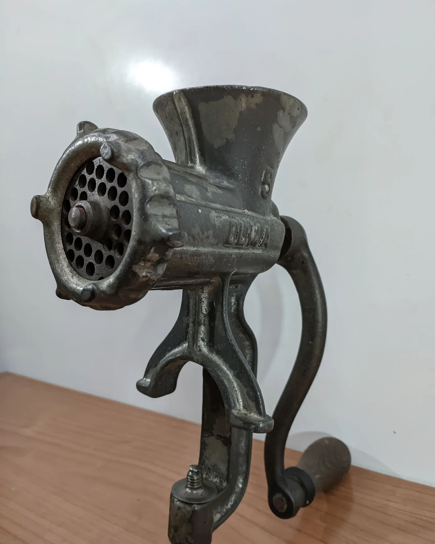 Picadora de carne vintage Elma de manivela - imagen 1