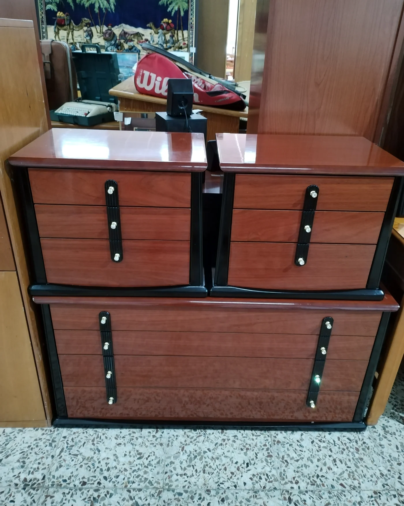 Mesitas de noche vintage en madera y negro - imagen 1
