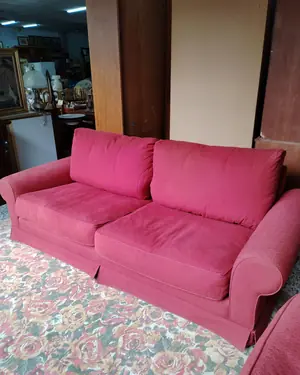 Conjunto de sofás tapizados en rojo - miniatura 4
