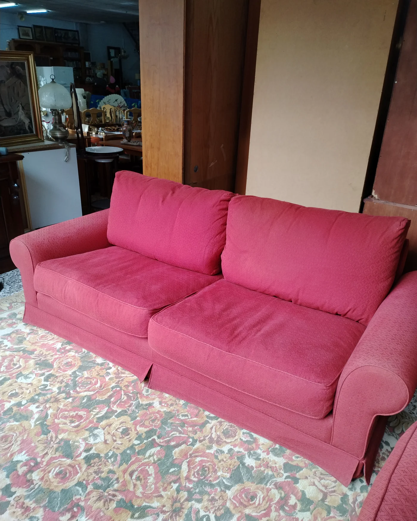 Conjunto de sofás tapizados en rojo - imagen 5