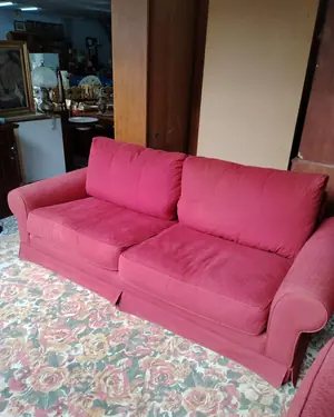 Conjunto de sofás tapizados en rojo - miniatura 5