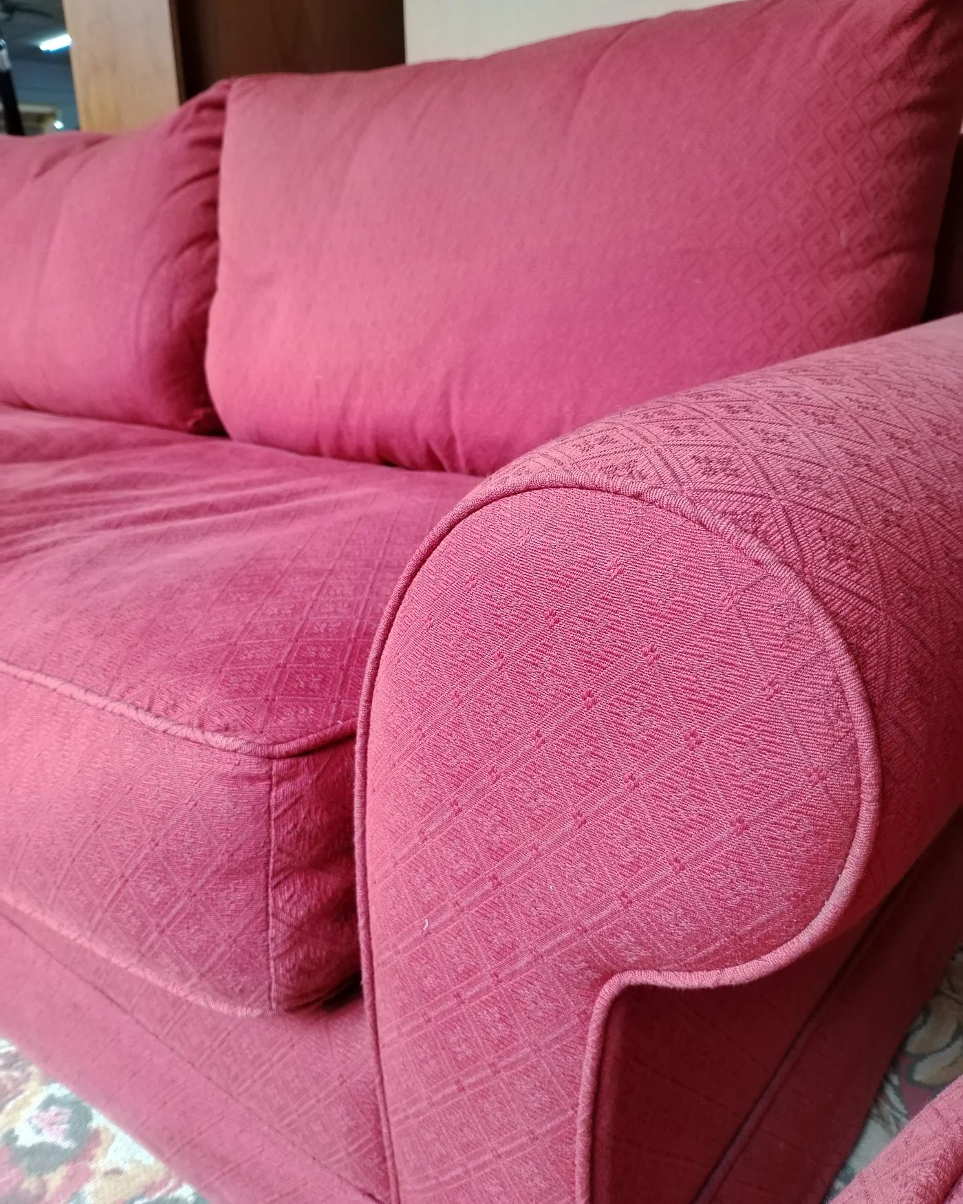 Conjunto de sofás tapizados en rojo - imagen 6