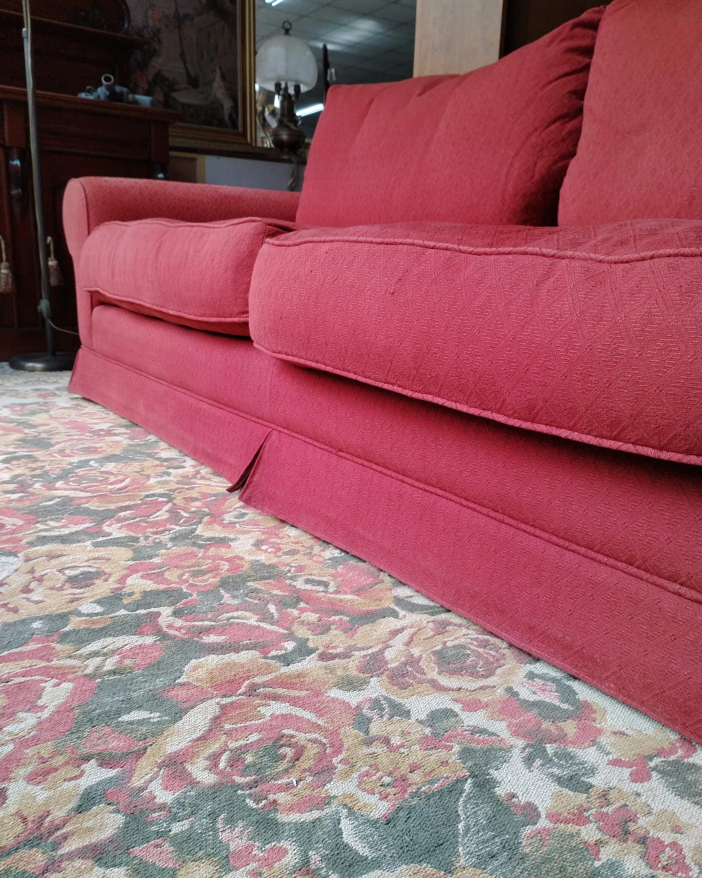 Conjunto de sofás tapizados en rojo - imagen 7