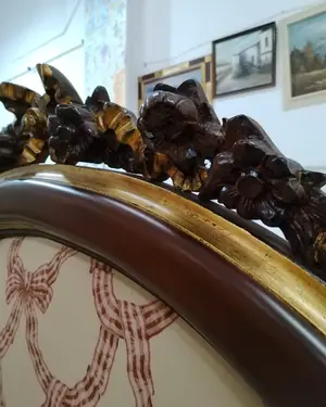 Cabecero vintage de madera con tallado y tapizado - miniatura 4