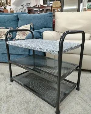 Mueble auxiliar de metal negro con encimera de mármol - miniatura 2