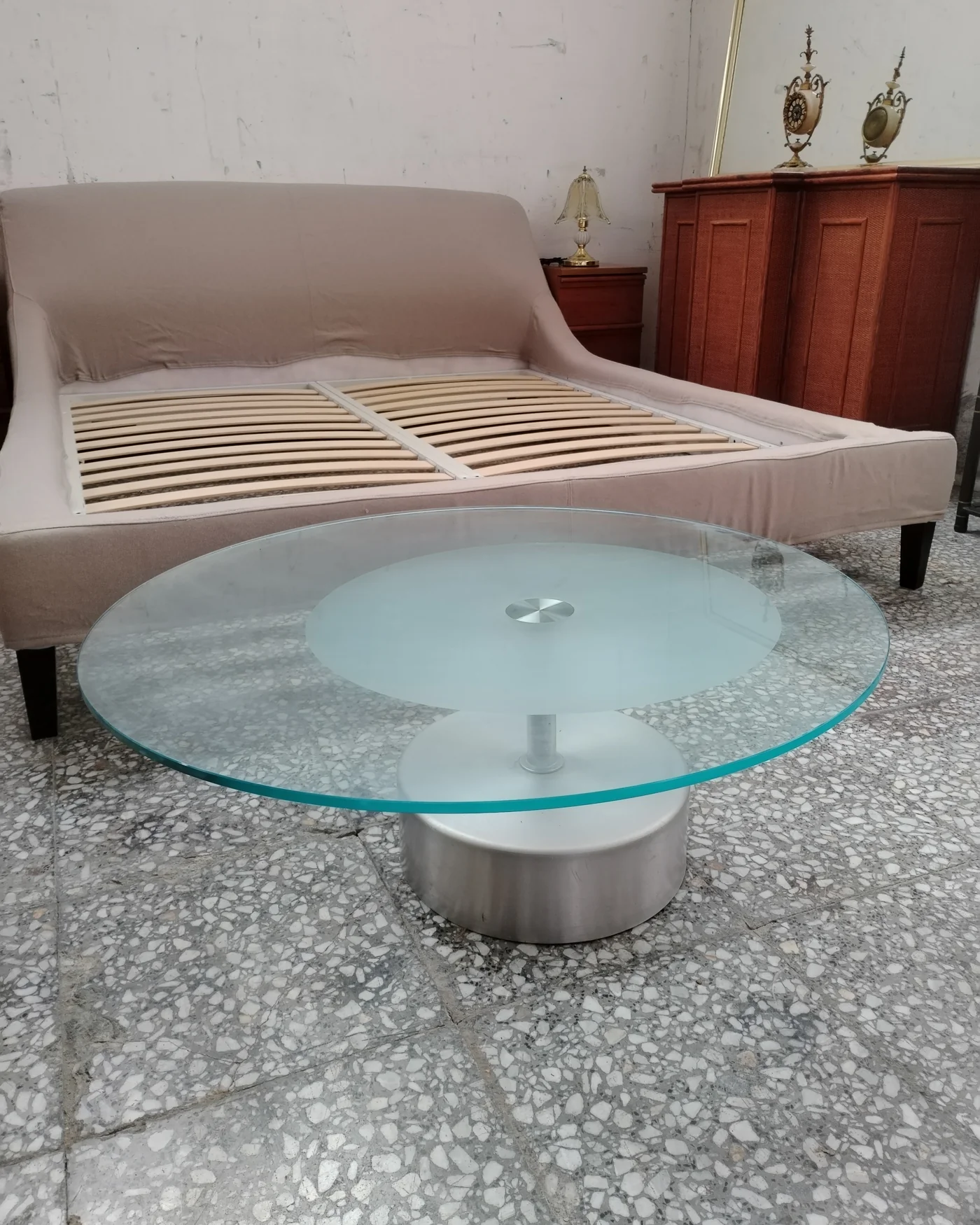 Mesa de Centro Circular de Cristal y Metal - imagen 2