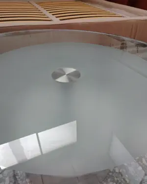 Mesa de Centro Circular de Cristal y Metal - miniatura 4