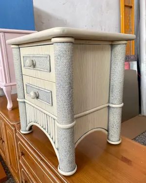 Mesita de noche de ratán y madera - miniatura 4