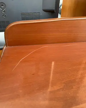 Cómoda de madera con tres cajones - miniatura 3