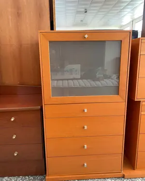 Mueble de comedor de madera con cristal y cajones - miniatura 1
