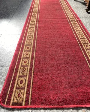 Alfombra de pasillo roja con bordes decorativos - miniatura 5