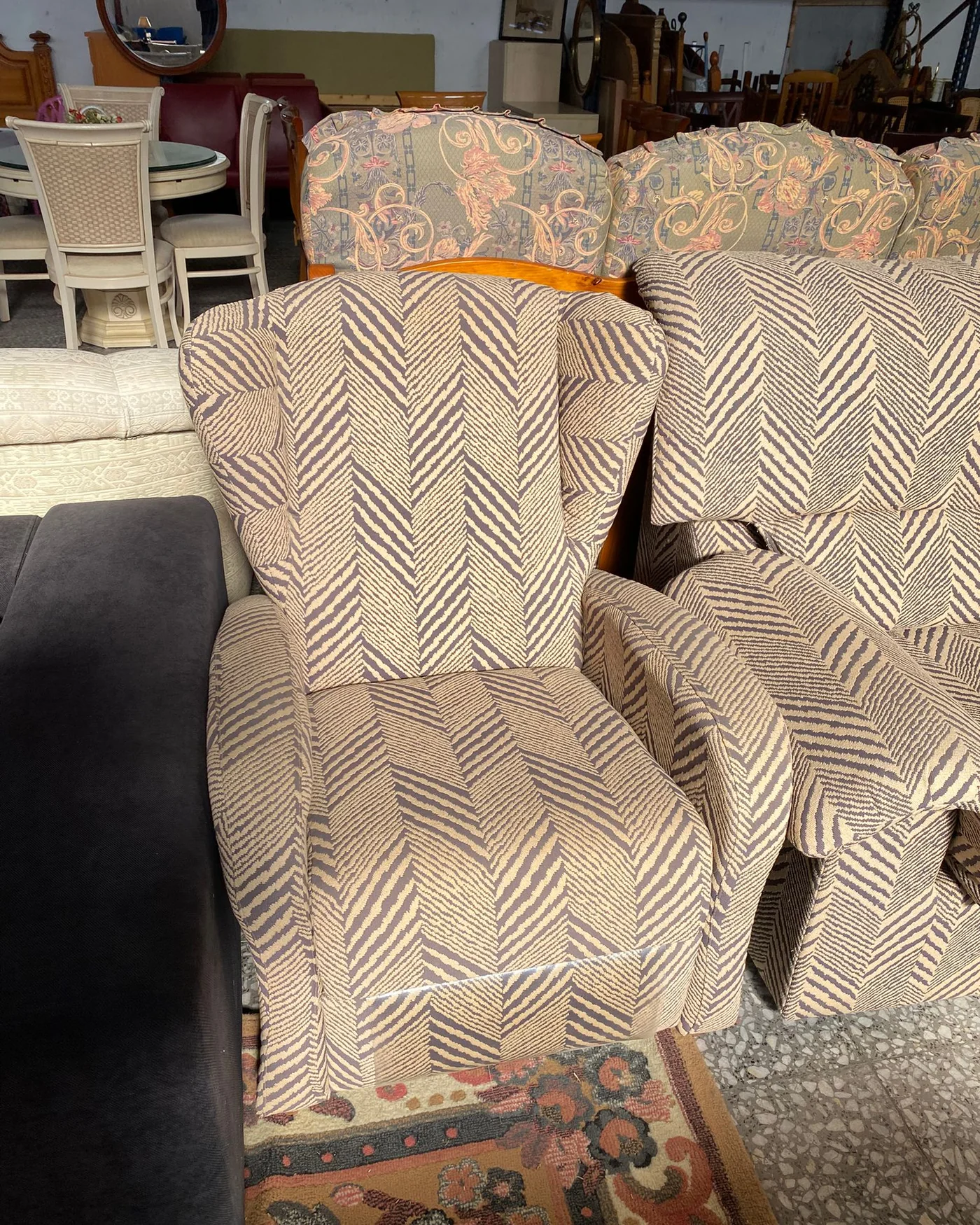 Conjunto de Sofá y Dos Sillones Tapizados - imagen 2