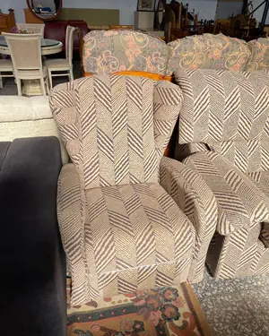 Conjunto de Sofá y Dos Sillones Tapizados - miniatura 2