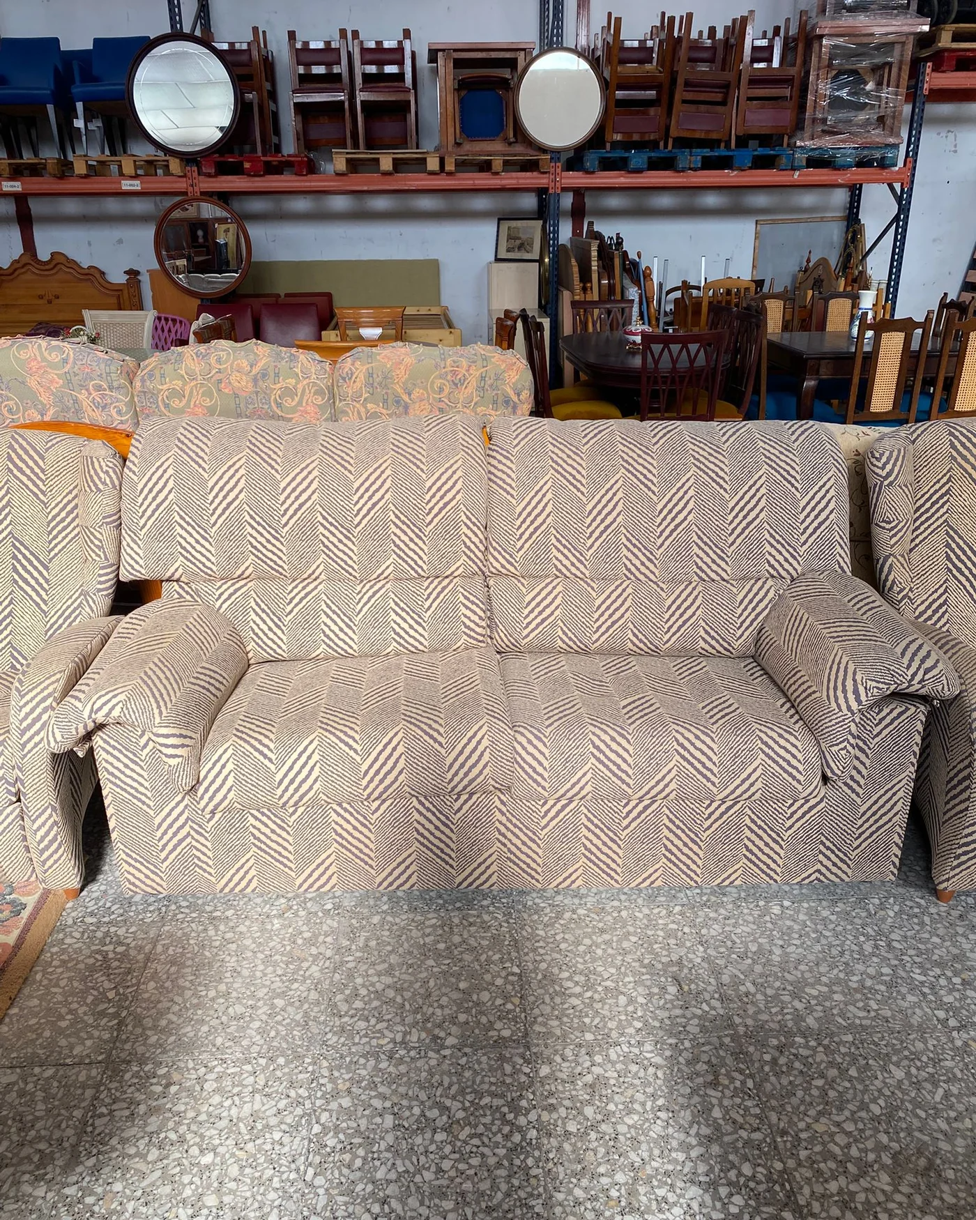 Conjunto de Sofá y Dos Sillones Tapizados - imagen 3