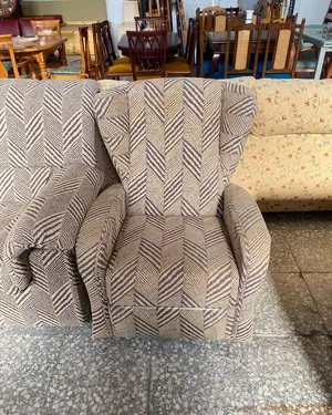 Conjunto de Sofá y Dos Sillones Tapizados - miniatura 4