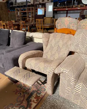 Conjunto de Sofá y Dos Sillones Tapizados - miniatura 6