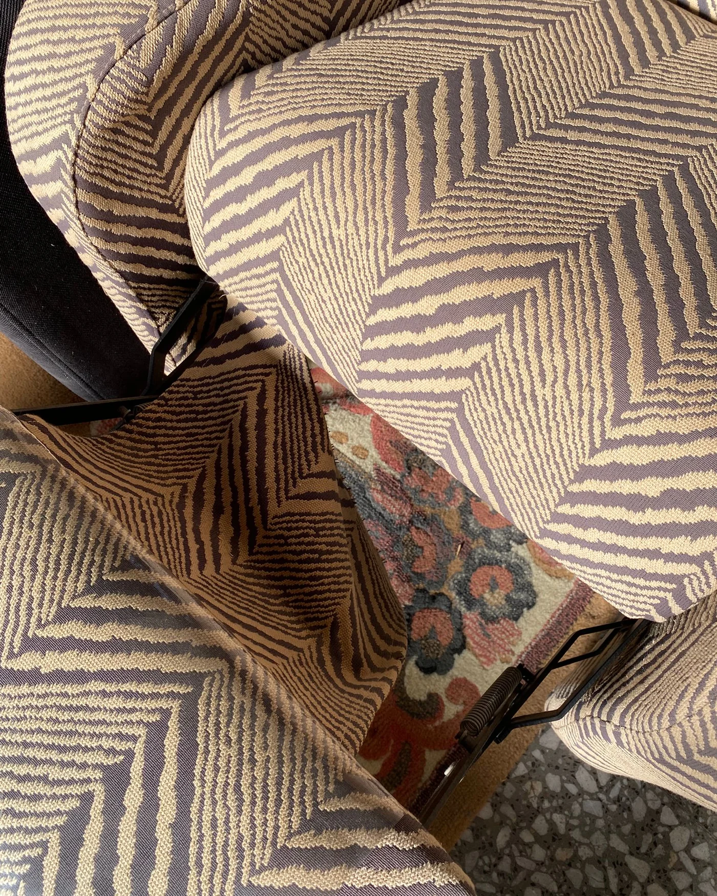 Conjunto de Sofá y Dos Sillones Tapizados - imagen 7