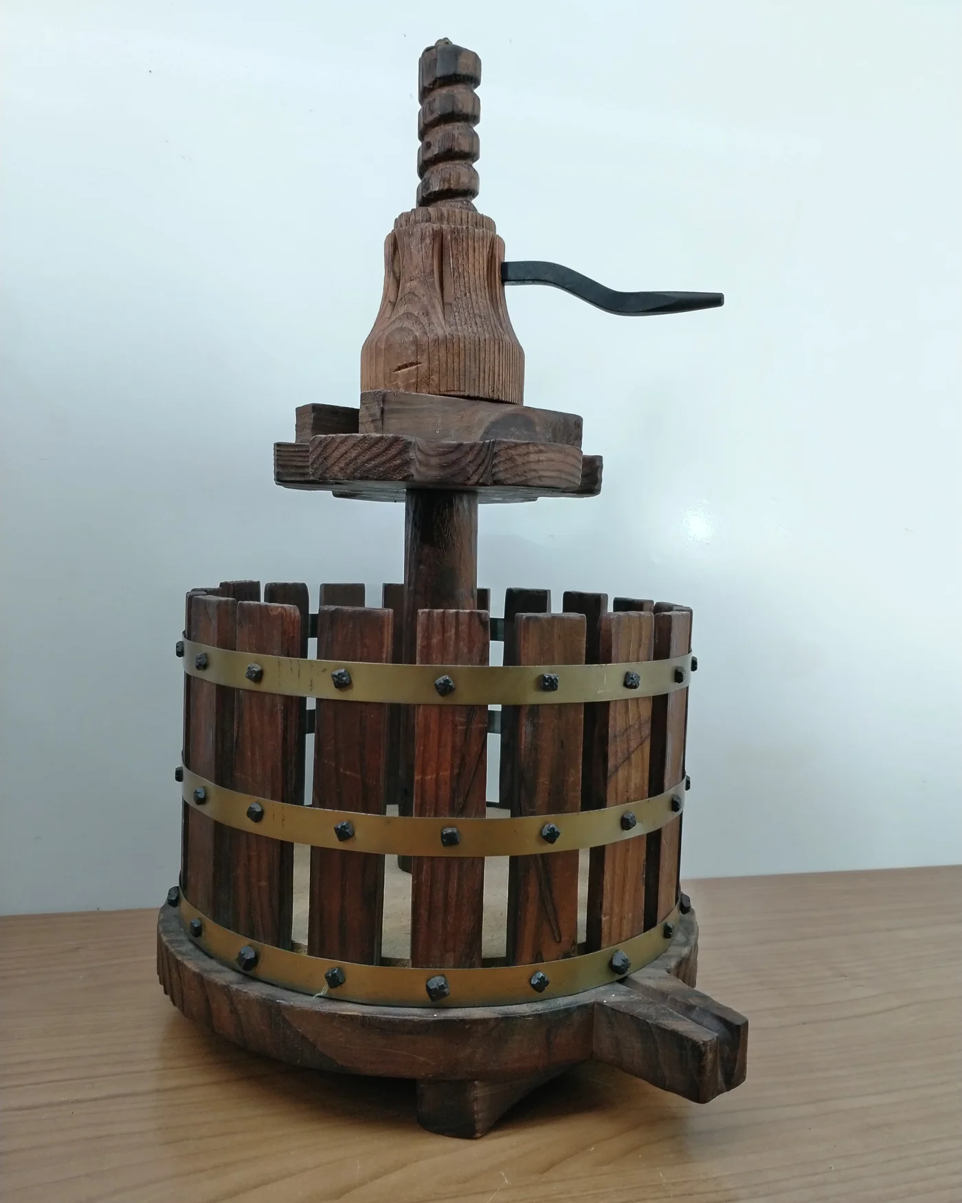 BOTELLERO DE PRENSA DE VINO ANTIGUO - imagen 1
