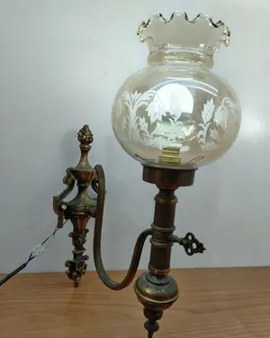 Aplique de pared vintage de latón con pantalla de vidrio soplado - miniatura 3