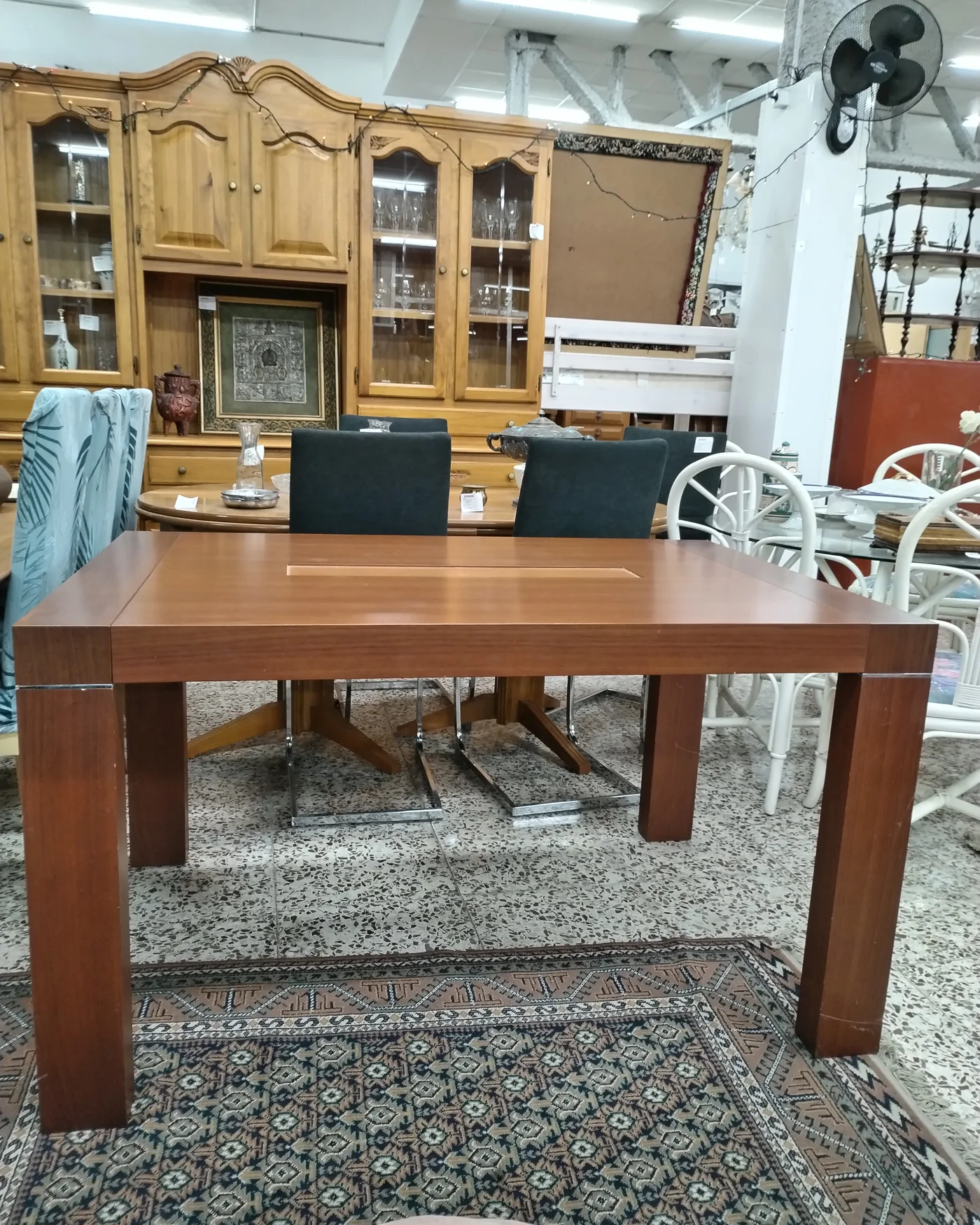 Mesa de comedor extensible de madera de nogal - imagen 1