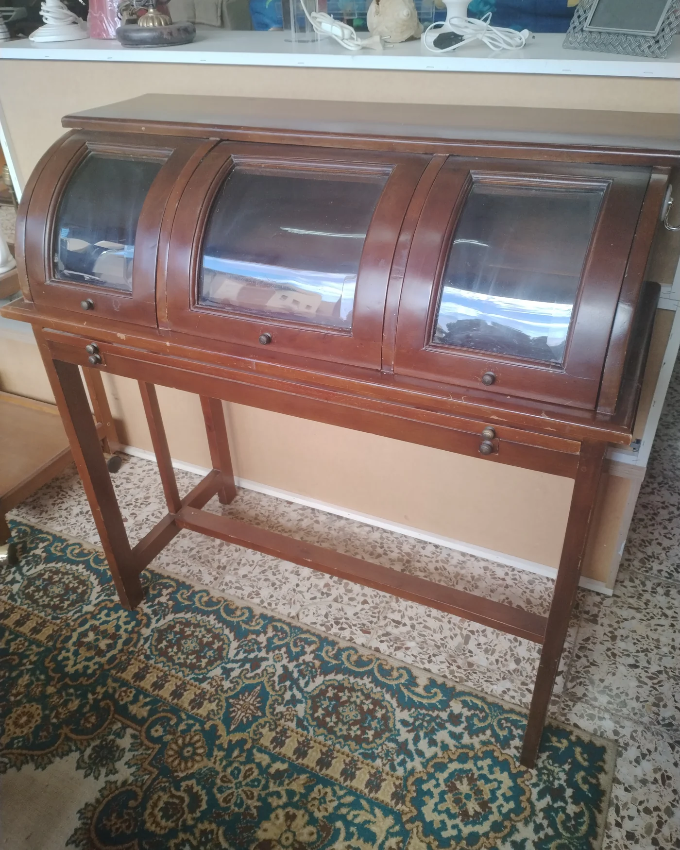 Buro antiguo de madera con tapa enrollable - imagen 1