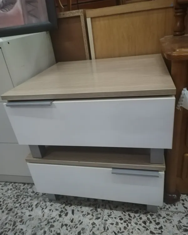 Pareja de Mesitas Modernas