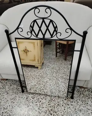 Espejo de forja clásico con diseño decorativo - miniatura 1