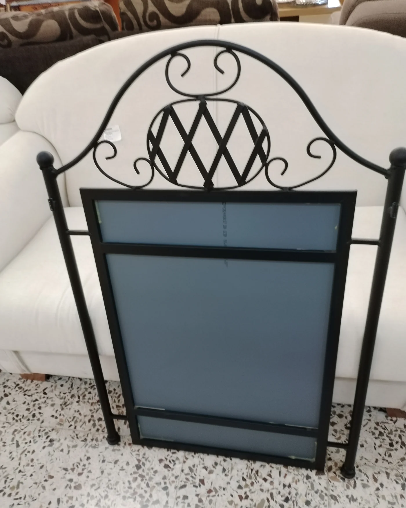 Espejo de forja clásico con diseño decorativo - imagen 3