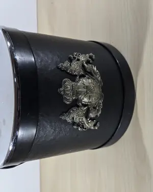 Cubitera vintage antigua con escudo - miniatura 1
