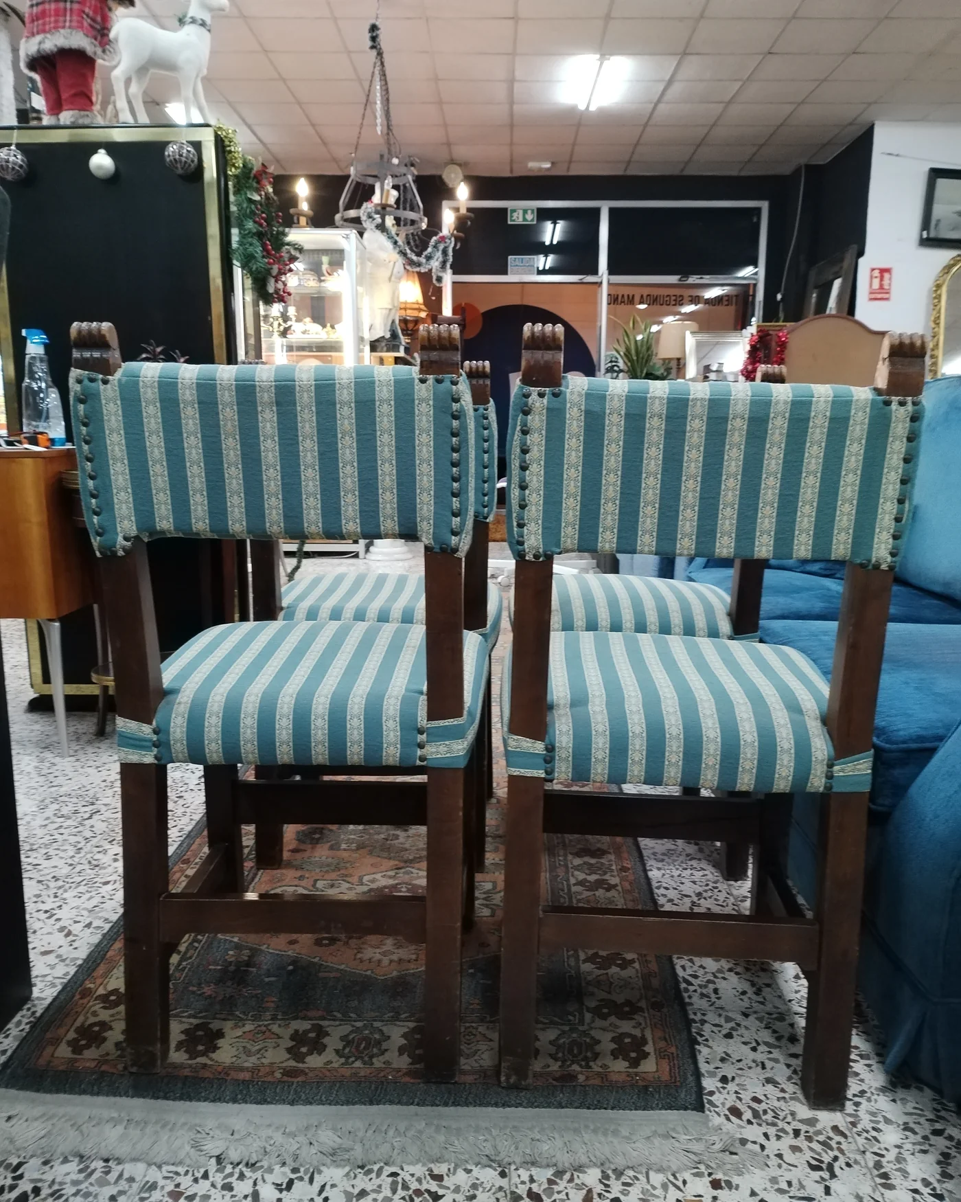 Conjunto de 4 sillas de comedor vintage en madera y tela - imagen 3