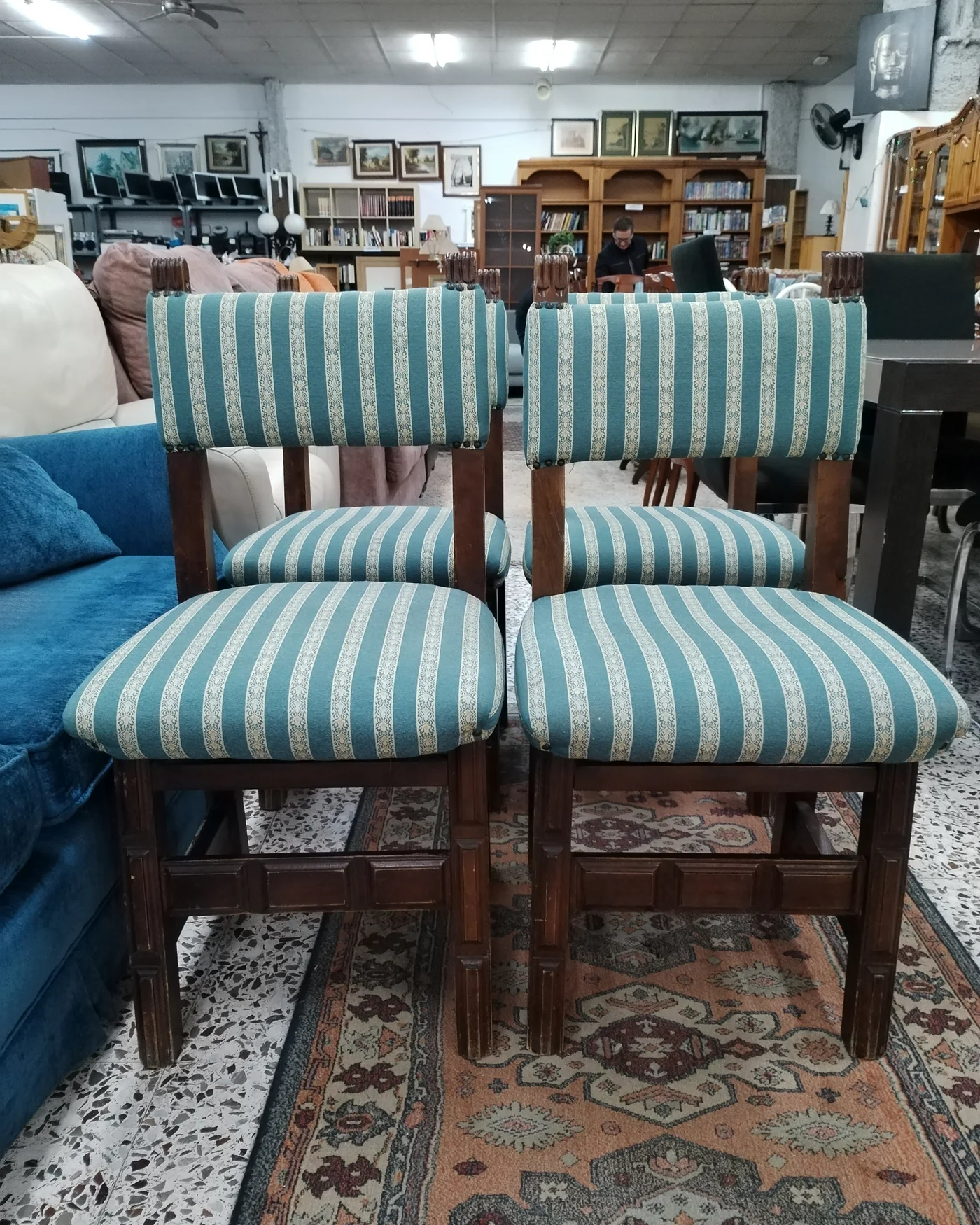 Conjunto de 4 sillas de comedor vintage en madera y tela - imagen 4