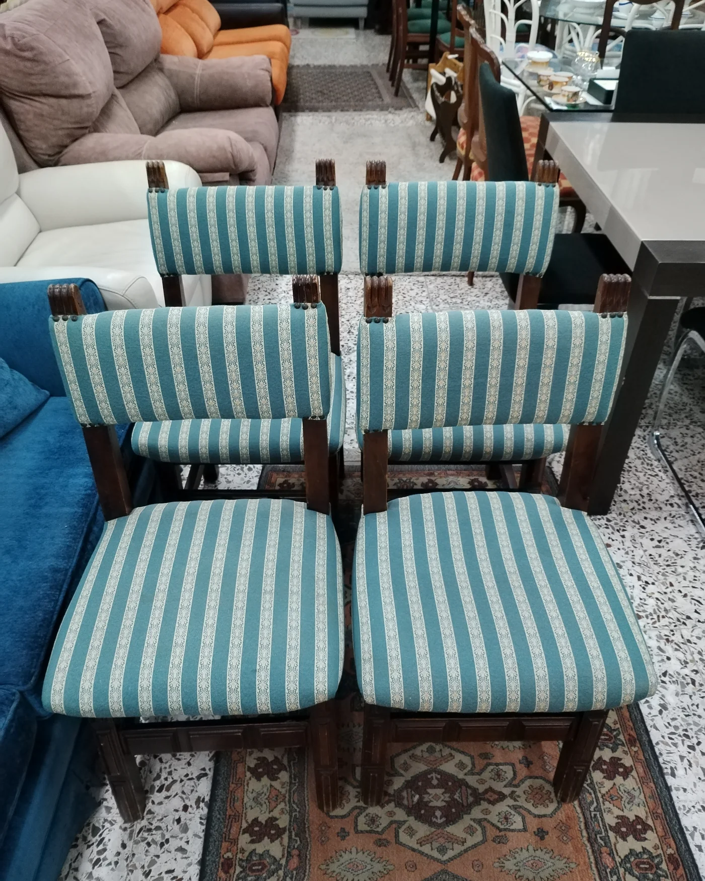 Conjunto de 4 sillas de comedor vintage en madera y tela - imagen 5