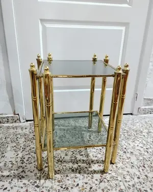Mesa Auxiliar de Estilo Hollywood Regency - miniatura 1