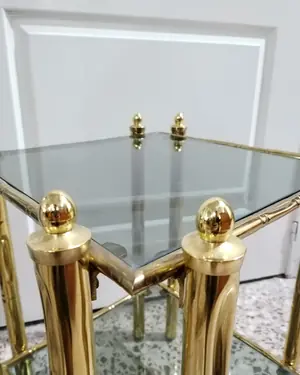 Mesa Auxiliar de Estilo Hollywood Regency - miniatura 4