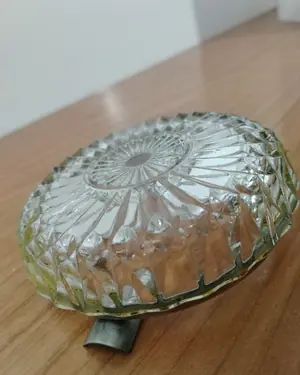 Cenicero de cristal tallado con base metálica - miniatura 4