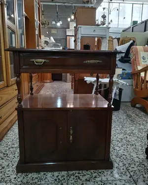 Mueble auxiliar estilo clásico con cajón y alacena - miniatura 1