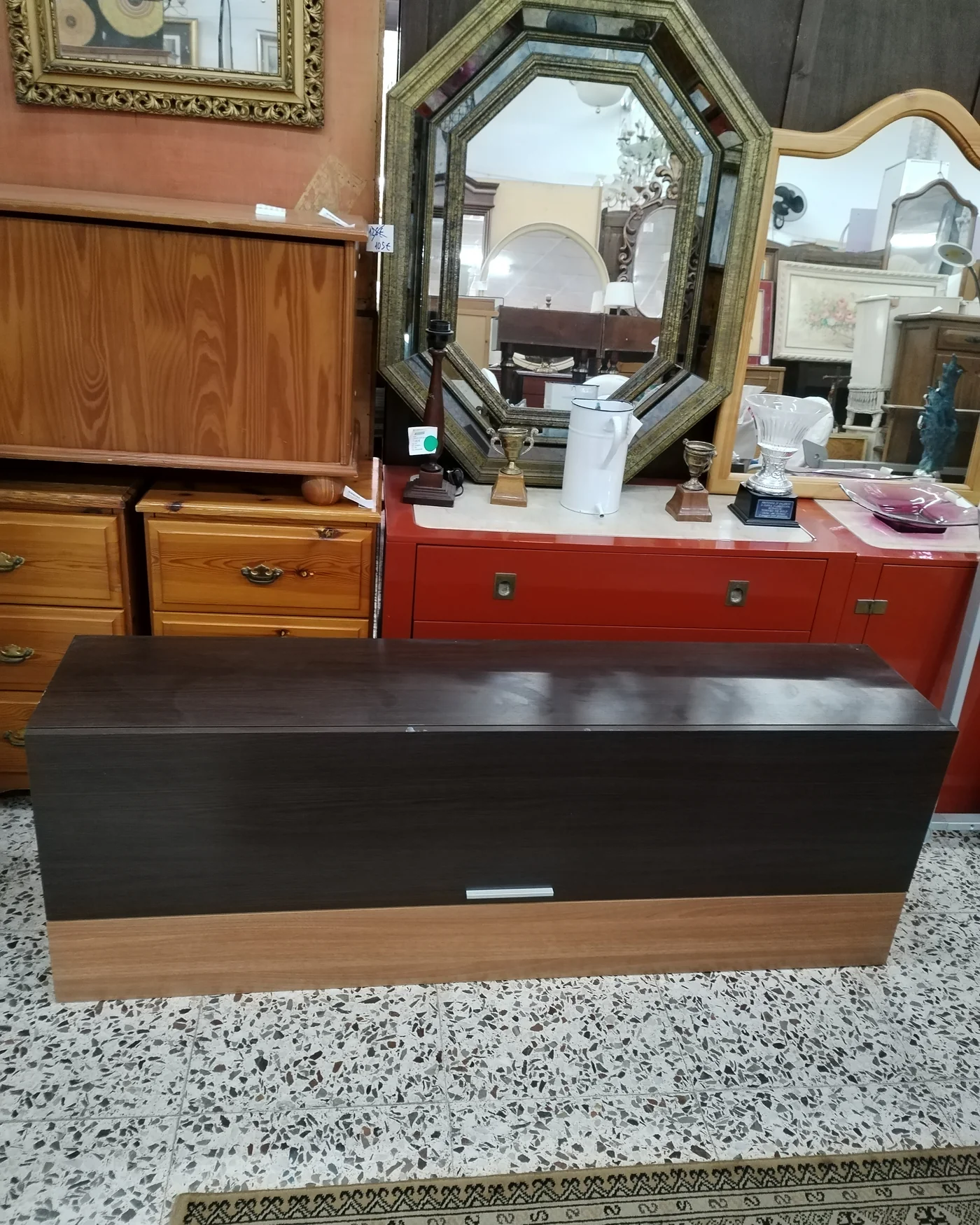 Pareja de muebles flotantes de madera con acabado moderno - imagen 2