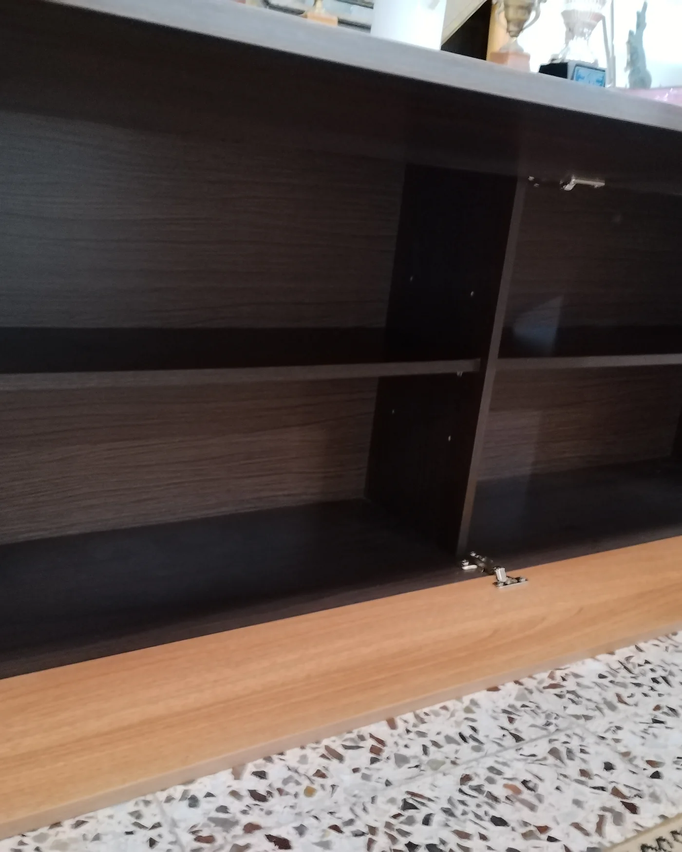 Pareja de muebles flotantes de madera con acabado moderno - imagen 3