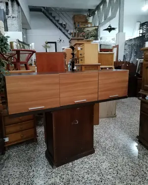 Pareja de muebles flotantes de madera con acabado moderno - miniatura 4