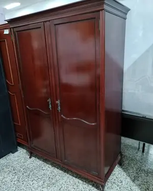 Armario clásico de madera con tiradores ornamentales - miniatura 5