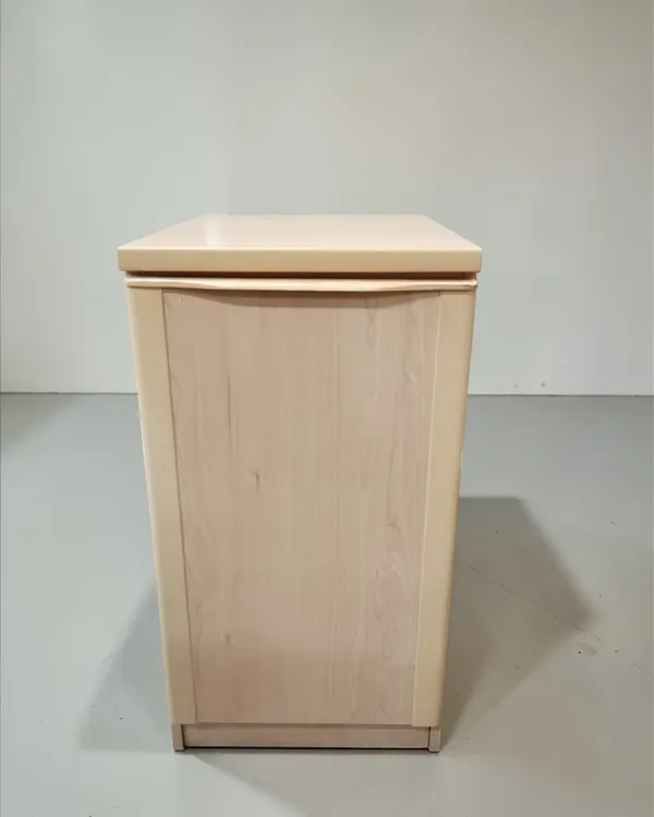 Mueble Auxiliar de Madera Clara