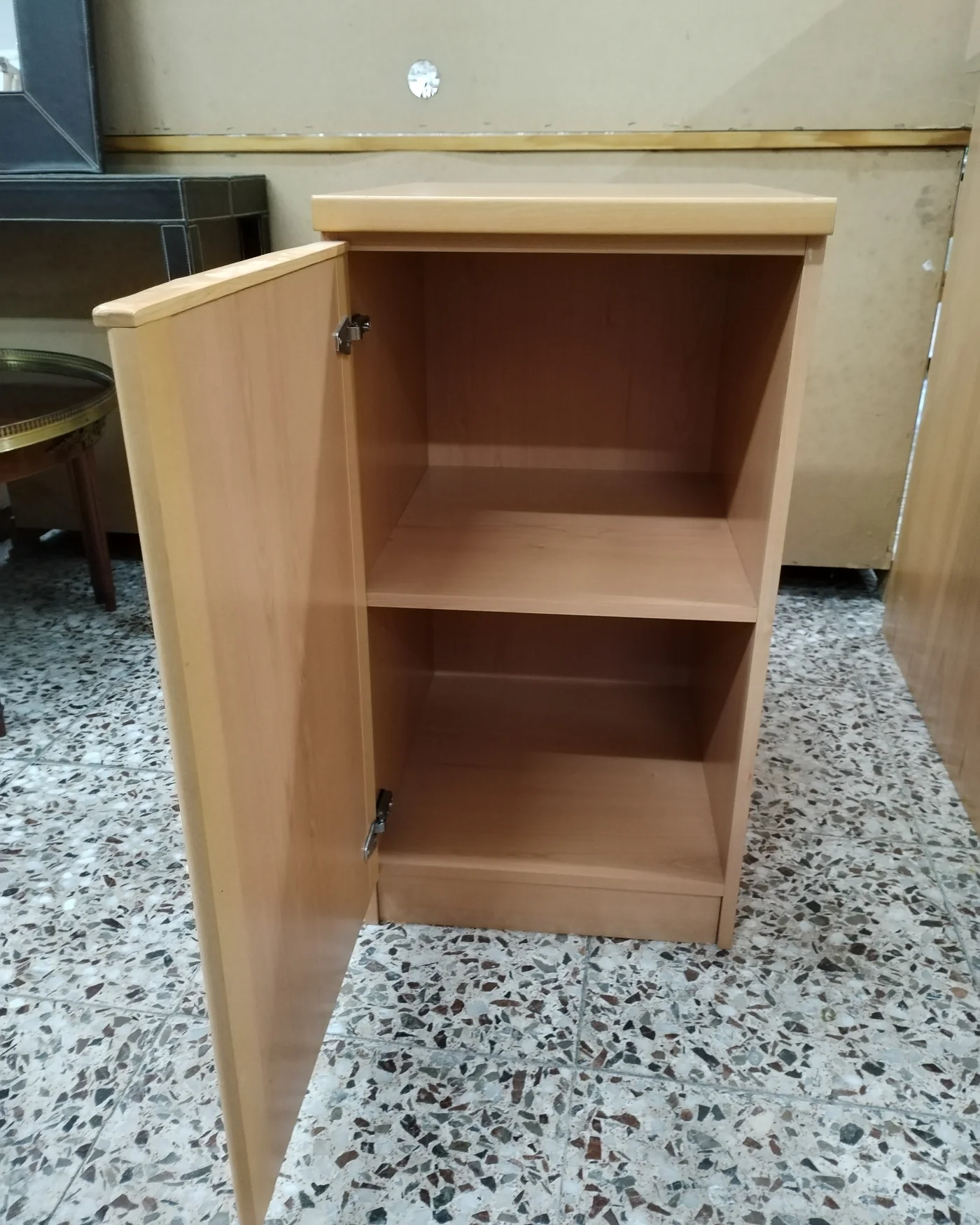 Mueble auxiliar de madera clara - imagen 2
