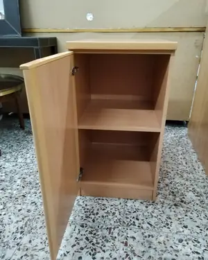 Mueble auxiliar de madera clara - miniatura 2