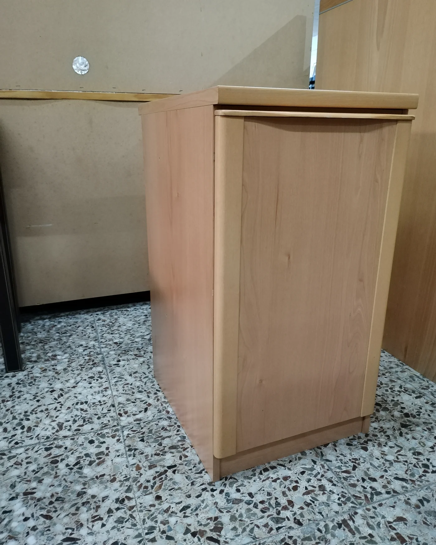 Mueble auxiliar de madera clara - imagen 3