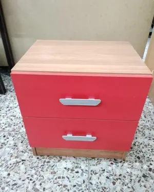 Mesita de noche baja de dos cajones - miniatura 2