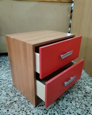 Mesita de noche baja de dos cajones - miniatura 4