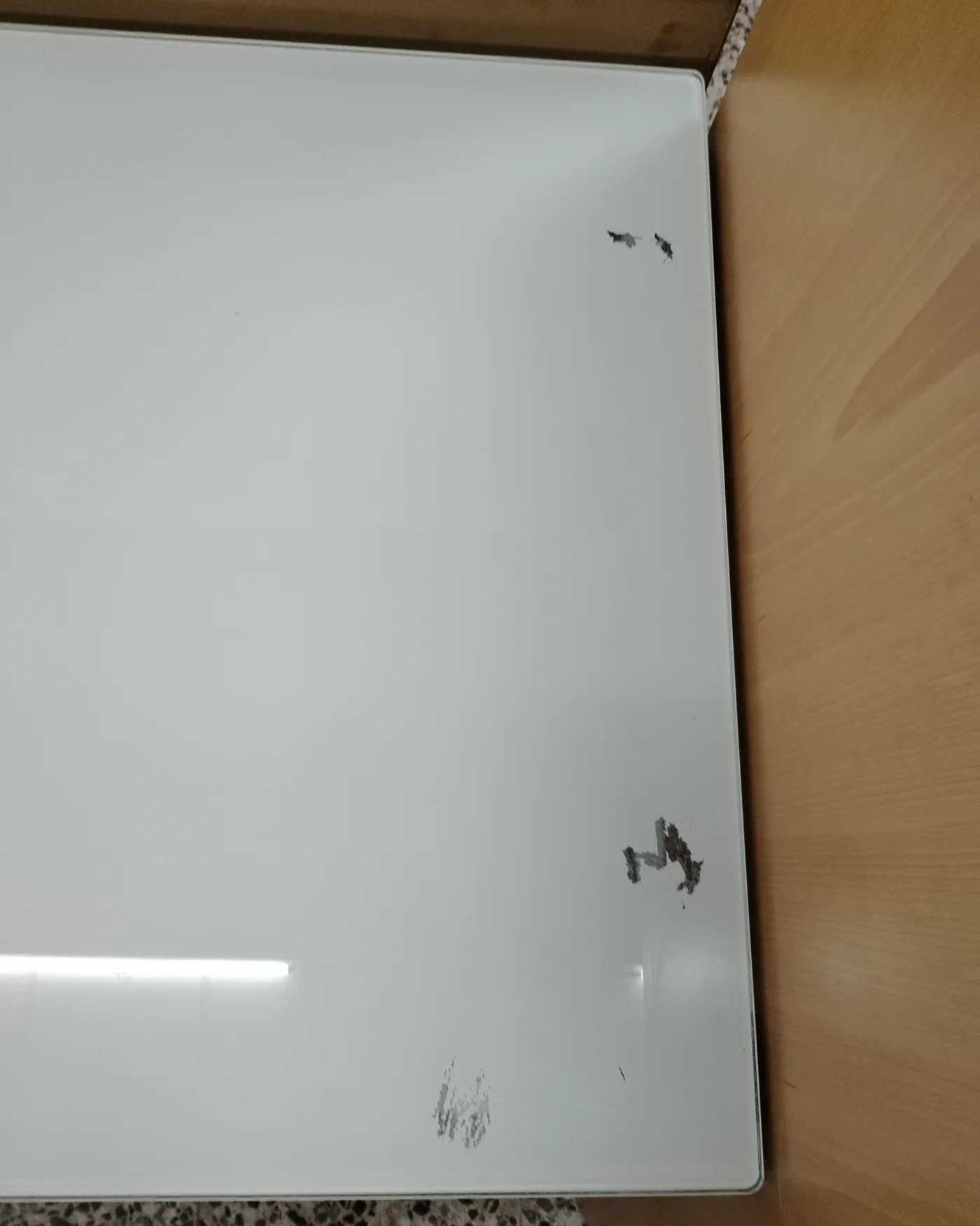 Escritorio de oficina con cristal y estructura metálica - imagen 5