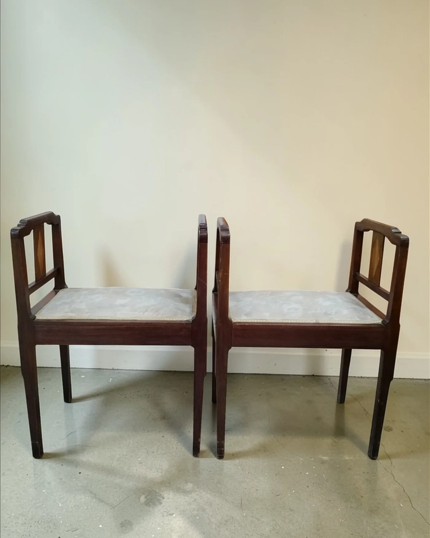 Par de taburetes estilo victoriano - imagen 1