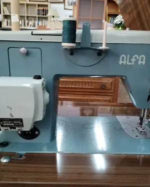Máquina de coser Alfa Alfamatic 109 con mueble original - miniatura 6